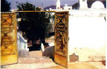 خروجی حیاط مسجد