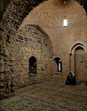 نمایی از محراب و بخش اصلی قدیمی مسجد