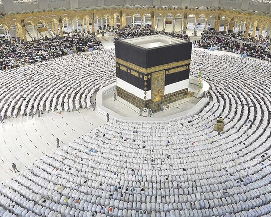 نماز در مسجد الحرام حج ۱۴۰۱ش.jpeg