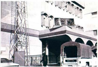 ساختمان جدید ارتباطات که در محل مسجد ساخته شد.