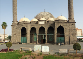 محوطه بیرونی مسجد
